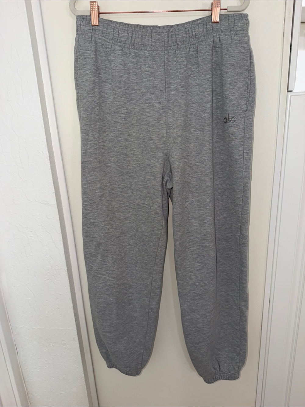 Alo Yoga Accolade Heather Grey Sweatpants | M